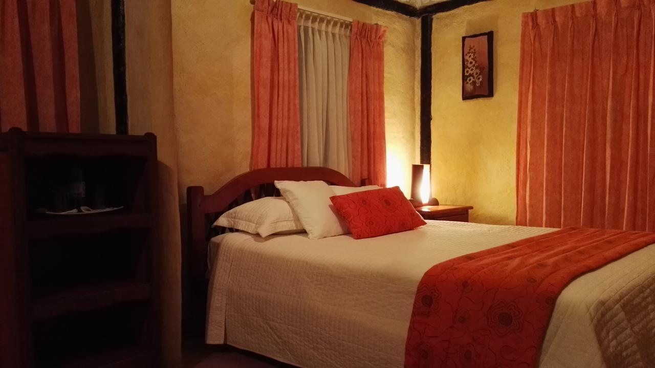 Hosteria "El Encanto" San Miguel de los Bancos Esterno foto