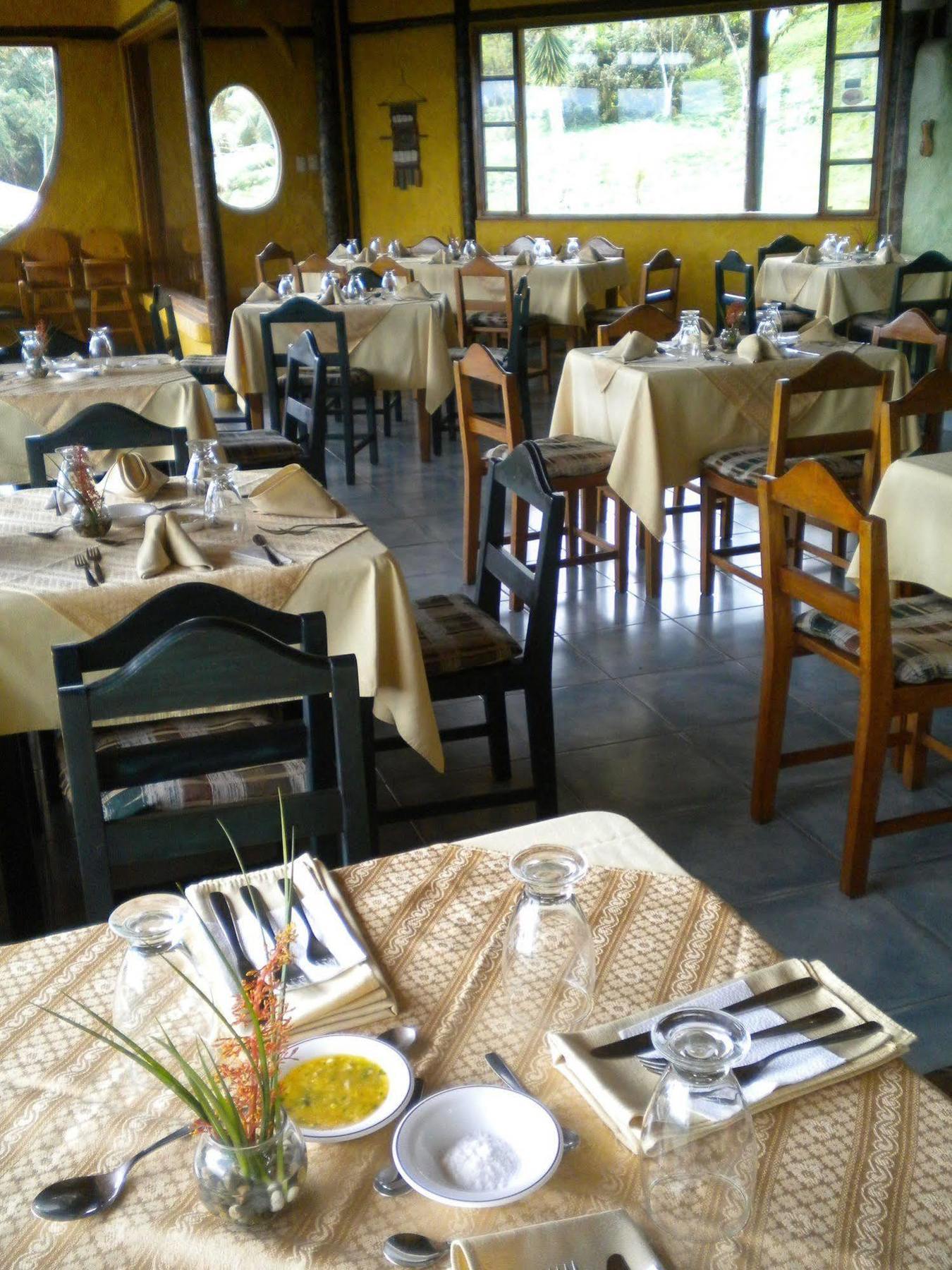 Hosteria "El Encanto" San Miguel de los Bancos Esterno foto
