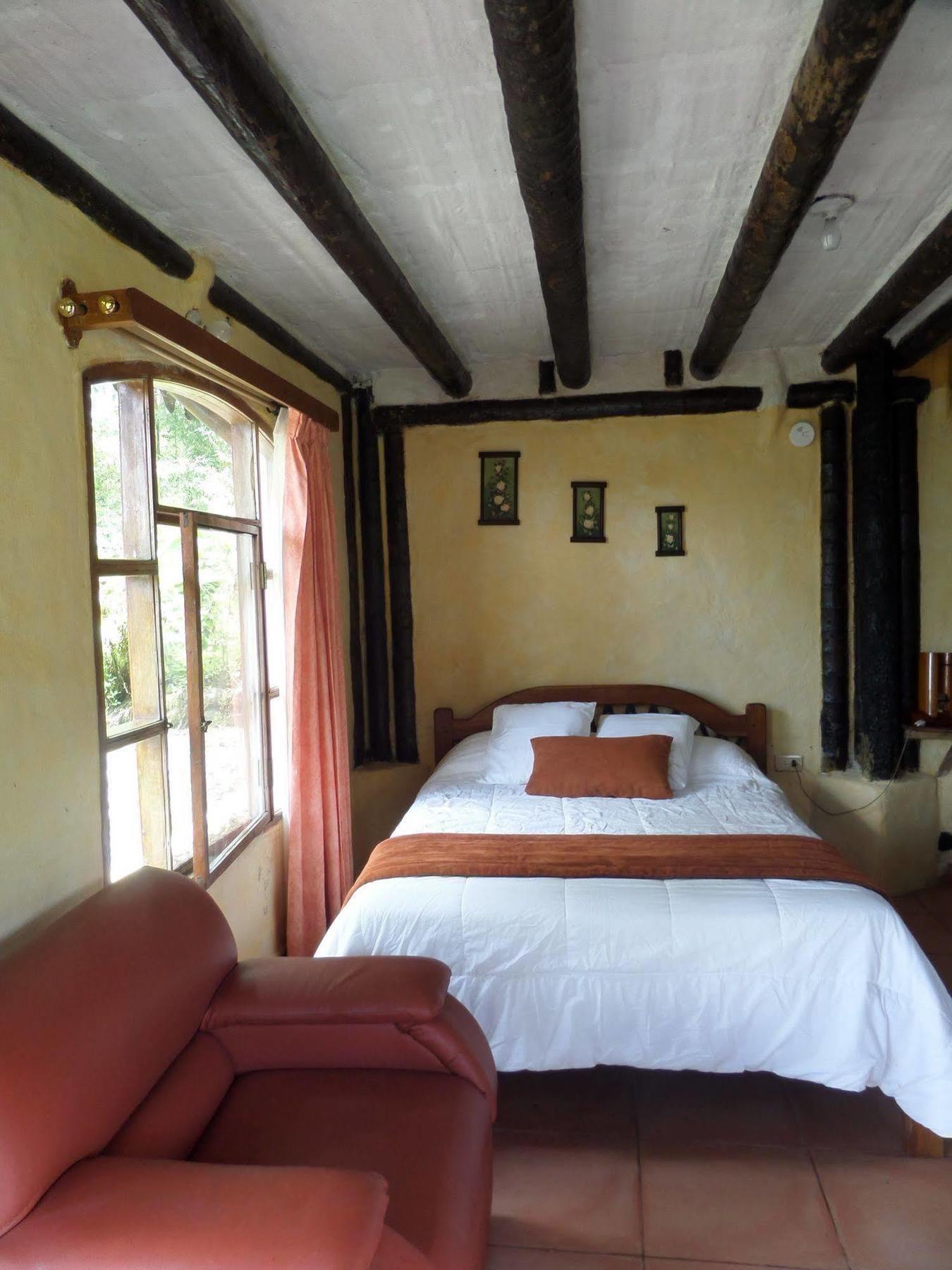 Hosteria "El Encanto" San Miguel de los Bancos Esterno foto
